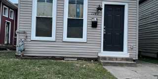 Newly Renovated 2 Bedroom House in Shelby Park Gallery 1
