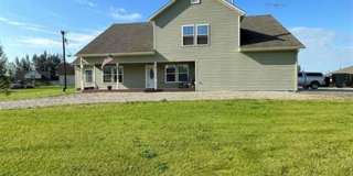 4 bedroom, 3 bathroom, 3 car garage in the heart of North Pole Gallery 1