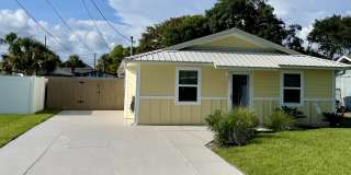 517 Palm Avenue Gallery 17