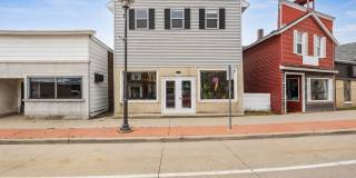 Water Included! 2,000 Sq. Ft. 2 Bed, 2 Bath Upper with In-Unit Laundry & 2-Stall Garage – Marinette Gallery 1