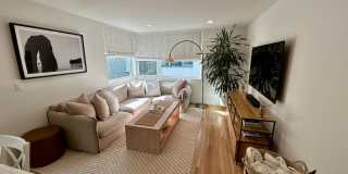 Spacious Ballard Townhome- 2 Bedrooms with Parking Gallery 6