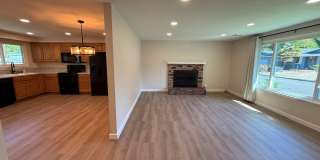 Updated Churchill 3 bedroom 2 bathroom Home Gallery 4