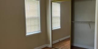 Grandview Area large 2 bedroom Gallery 7