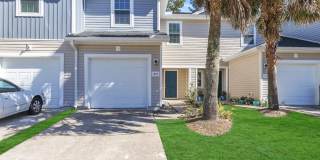 3 bedroom/ 2 bathroom townhome near the airport! Gallery 1