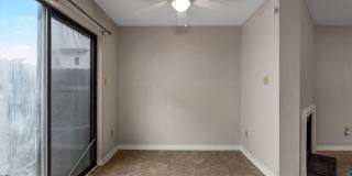 Cobblestone Townhouse - End unit close to parking Gallery 27