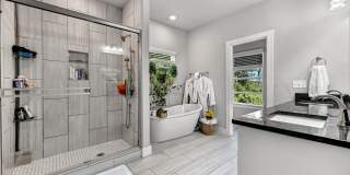 Modern 3-Bedroom Bella Vista Home with Bonus Room and Tiered Deck Gallery 20