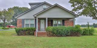 Prime Location! 3 Bed Home on Highway to Martin! Gallery 1