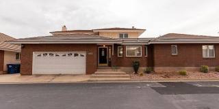 Large Townhome Located Downtown Gallery 1