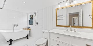 42 Forsythe St Gallery 20