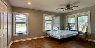 7-Bedroom Home 2 Minute Walk From Campus! Gallery 16