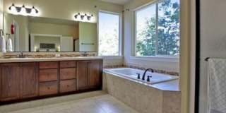 Prime Location - Bonny Slope/Cedar Mill  Gorgeous 4 Bedroom, Backs To Greenspace, Central Air-Conditioning Gallery 8