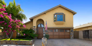 Beautifully maintained Tuscan-style custom home Gallery 1