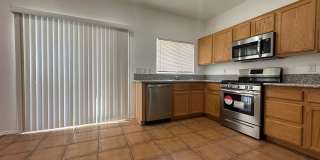 Single Family Home 3 Beds, 2.5 bath, 1 car garage Gallery 8