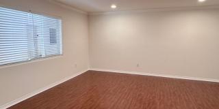 3 bedroom 2 bath condo on Vanowen Gallery 9