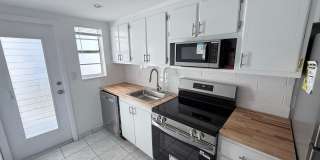 Recently Renovated Bright & Spacious 1-Bedroom, 1.5-Bathroom Condo in Miami Beach Gallery 1