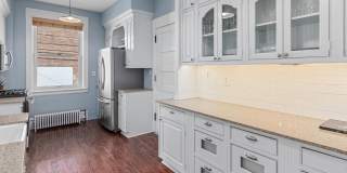 Stunning 3 bedroom main floor unit in prime Saint Paul location. Gallery 9