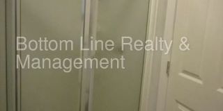 Room in 3 Bedroom Home at Plainview Rd Gallery 19