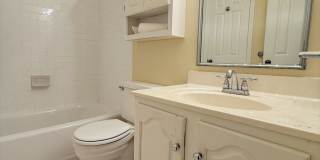 2 Level, 2 Bedroom Hidden Gem in Dupont! Gallery 17