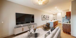 The Halston Gallery 19