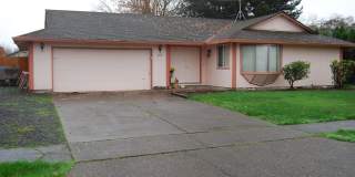 3 Bedroom Home N side of Newberg Gallery 3