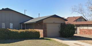 2 bed duplex with 1 1/2 baths, bonus room and a 1 car garage for lease in SW OKC! (no fenced yard) Gallery 1