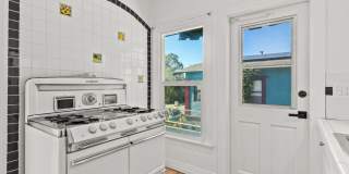 Elevated Golden Hill 2BR with Southwesterly Views with A/C & Detached Garage Gallery 16