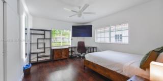 1714 Costado St Gallery 22