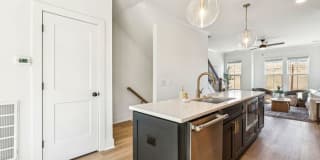 5015 Grayton Alley Gallery 44