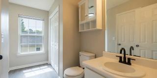 Room in 5 Bedroom Home at Feldspar Way Gallery 13