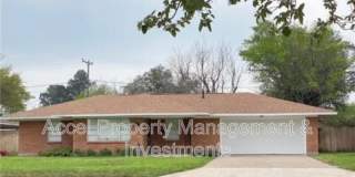 1927 Daffodil Ave. Gallery 1