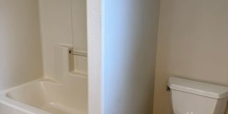 2 bedroom 1 bath duplex with garage! Gallery 16