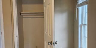 Highlands 1 Bedroom 1 Bath w/ Yard and Laundry! Gallery 49