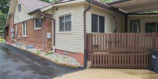 Spacious 4BR Bungalow: Historic Old Southwest w/ Screened Porch & Car Port Gallery 4