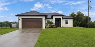 Modern 3-Bedroom Rental on 1.59 Acres in Golden Gate Estates Gallery 1