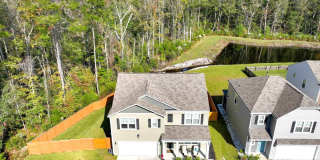 Beautiful 5 Bedroom Home Located on large private lot Gallery 1