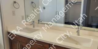Move-in Bonus! 2 Bed, 2 bath + Office or Den. Gallery 13