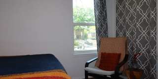 Hyde Park Country Condo - Furnished - 1BD/1BA - Covered Parking -Close to Everything Gallery 17