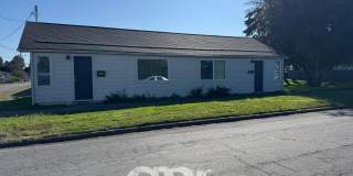 Newly Renovated 1 Bedroom Duplex - 710 Cedar St. Kelso, WA Gallery 1