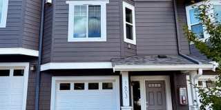 Spacious 2 Bed 2.5 Bath Lakemont Townhome with Greenbelt Views. Gallery 3