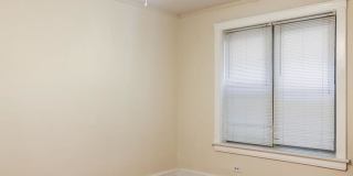 1607 West Berteau Gallery 2