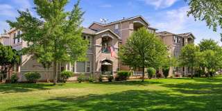 Sterling Oaks Luxury Apartments Gallery 31