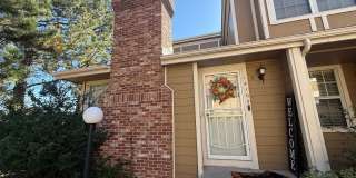 Charming 2-Bedroom Townhome with Vaulted Ceilings in Aurora Gallery 1