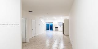 137 NE 3rd Ct Gallery 4