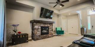 4 Bed, 3 Bath, 3 Car Garage for rent. Small Dog Allowed Gallery 20