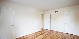 2 Bedroom Townhouse in Beautiful Cedar Hills Setting with Modern Amenities! Gallery 8