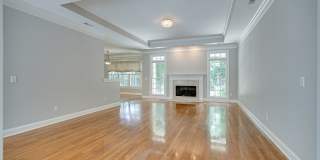 Beautiful Home in Willow Springs Just Minutes to Downtown Franklin Gallery 11