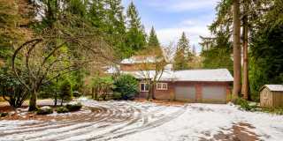 Private 4 Bedroom Retreat on 5-Acres Cottage Lake Gallery 4