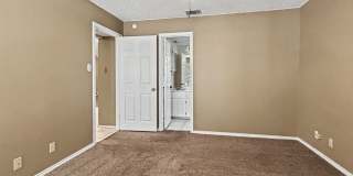 Charming 2BR Condo with Vaulted Ceilings, Fireplace & Pool Access Gallery 16