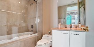 19955 NE 38th Ct Gallery 32