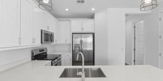 Like new Luxurious Modern townhome with 2 Master Suits in Warner Meadows! Gallery 1